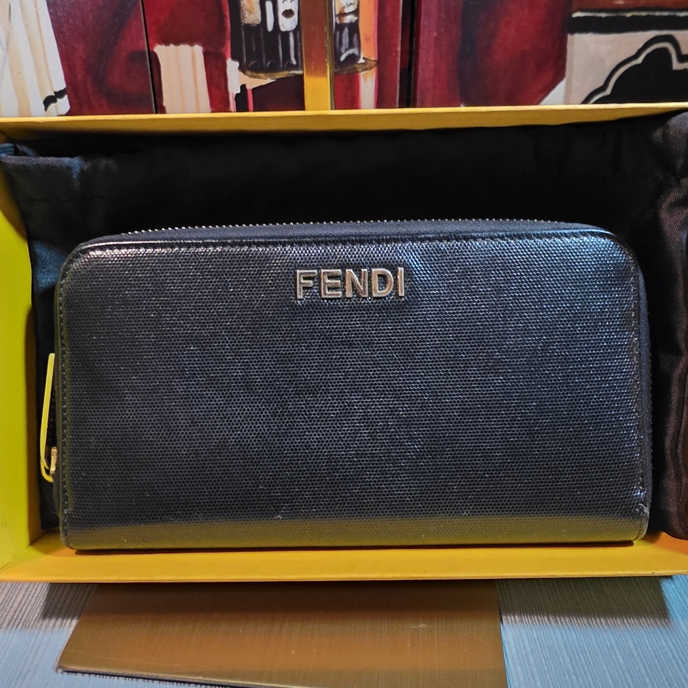Fendi Zip-Around Wallet – Black | Excellent Condition